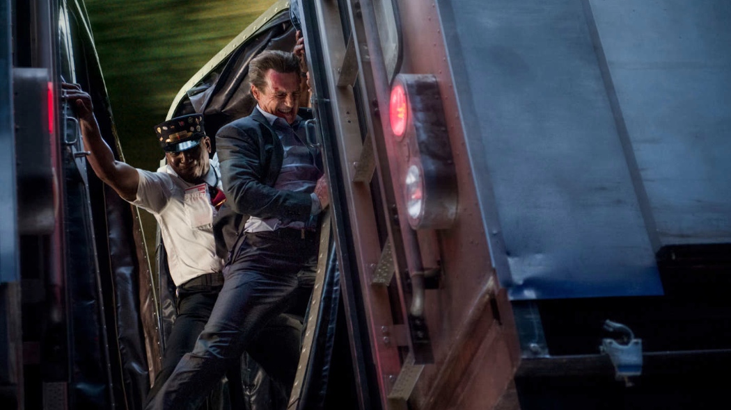 L'uomo sul treno. Neeson superman